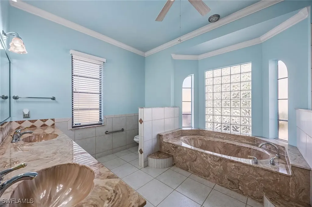 146 Windward Cay Naples FL 34114