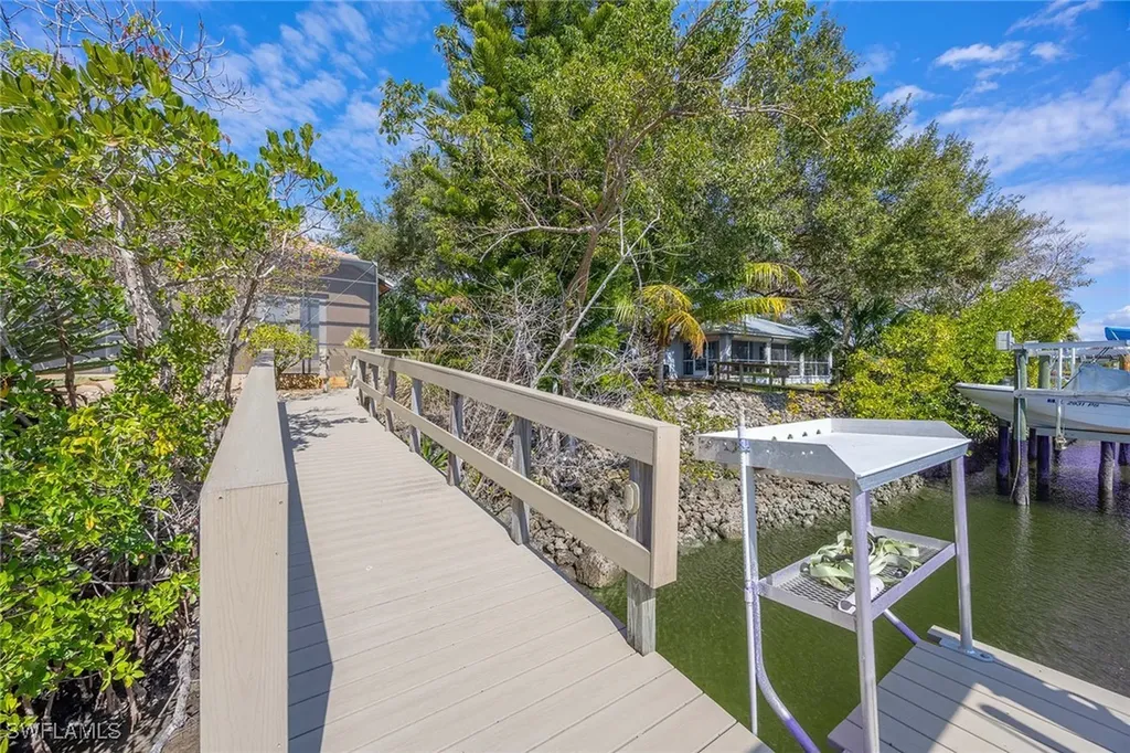 146 Windward Cay Naples FL 34114