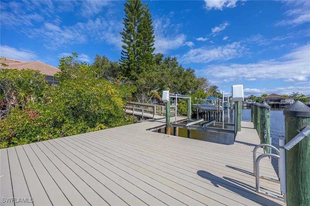 146 Windward Cay Naples FL 34114