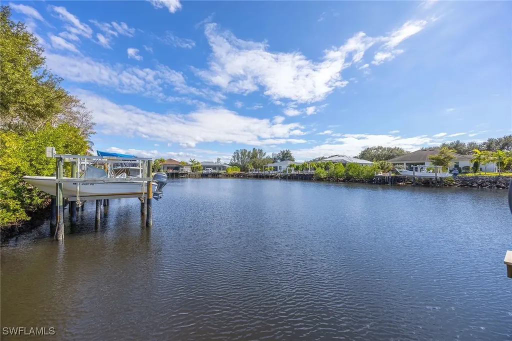 146 Windward Cay Naples FL 34114