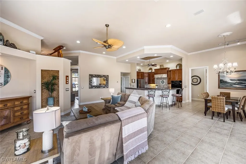 146 Windward Cay Naples FL 34114