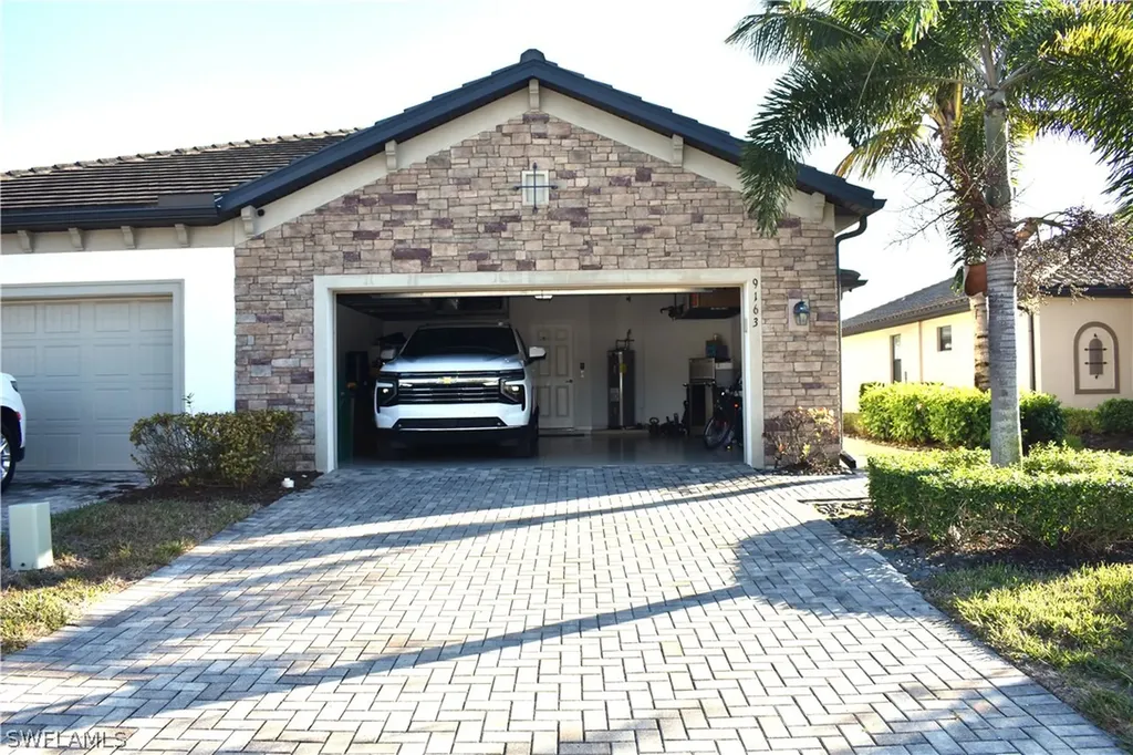 9163 Woodhurst Drive Naples FL 34120