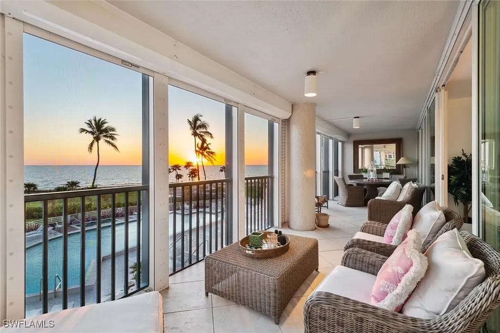 Naples FL, 4651 Gulf Shore Boulevard N, Unit 101