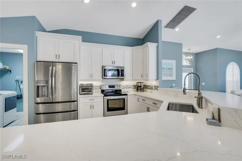 1092 Tivoli Drive Naples FL 34104