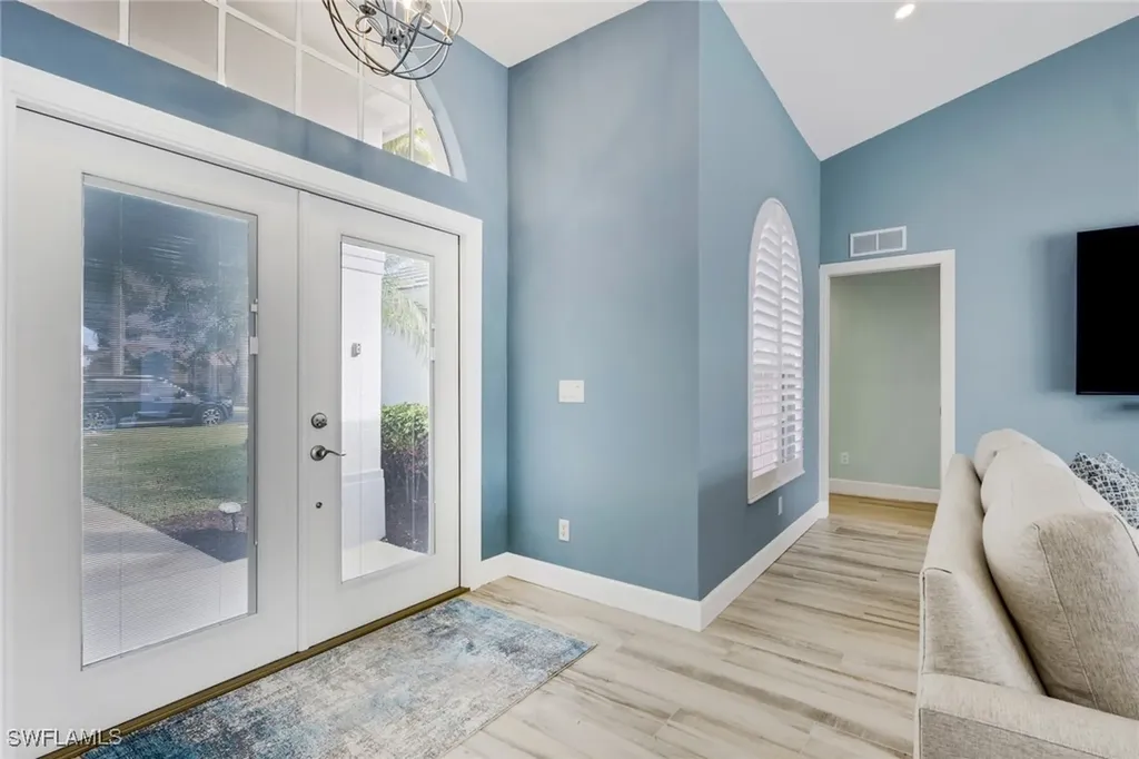 1092 Tivoli Drive Naples FL 34104