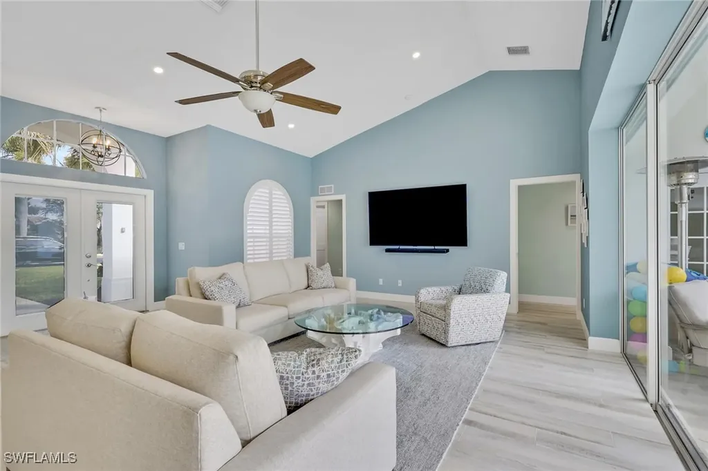 1092 Tivoli Drive Naples FL 34104