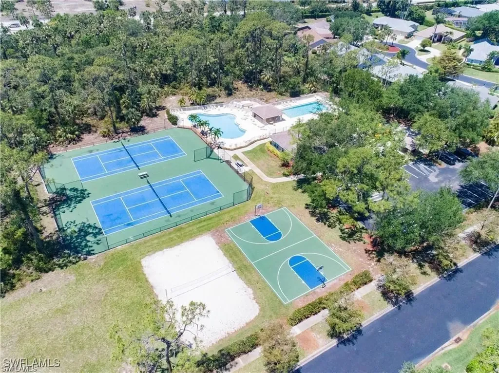 1092 Tivoli Drive Naples FL 34104