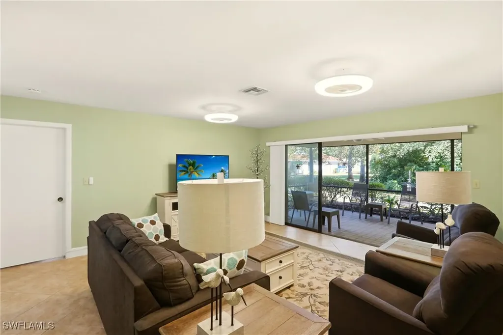 142 Old Tamiami Trail Naples FL 34110