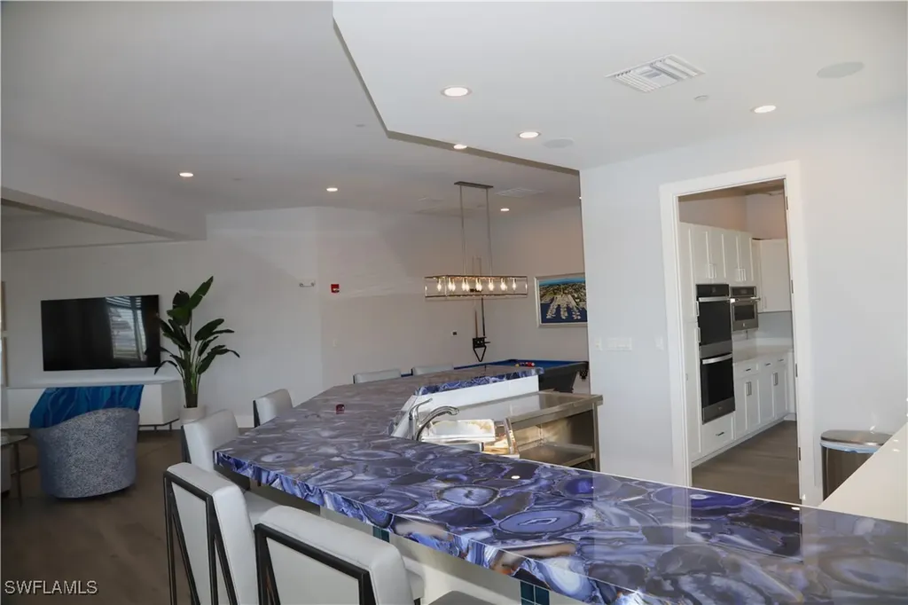 909 10th Street S Naples FL 34102