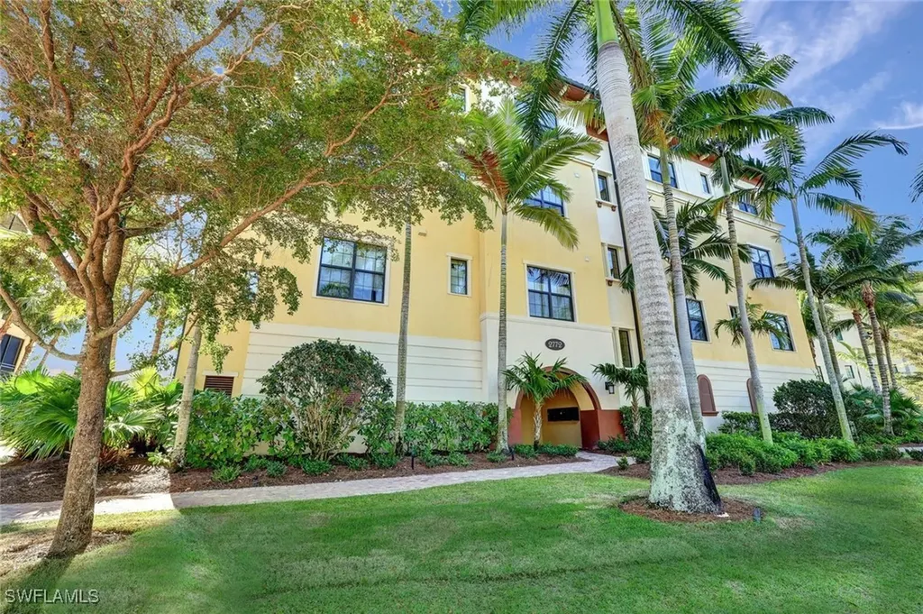2772 Tiburon Boulevard E Naples FL 34109