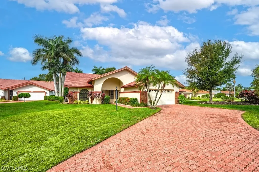 581 Country Walk Court Naples FL 34104