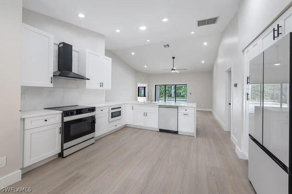 581 Country Walk Court Naples FL 34104