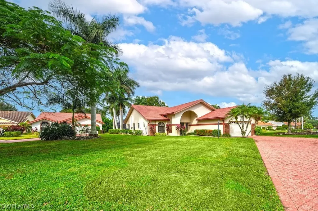 581 Country Walk Court Naples FL 34104