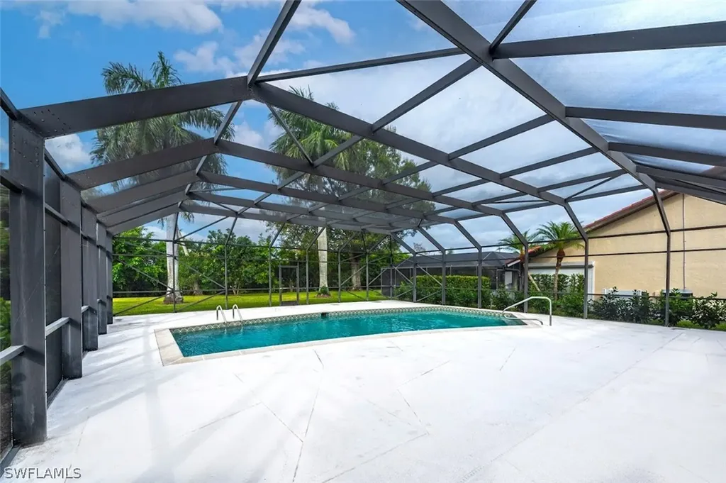581 Country Walk Court Naples FL 34104
