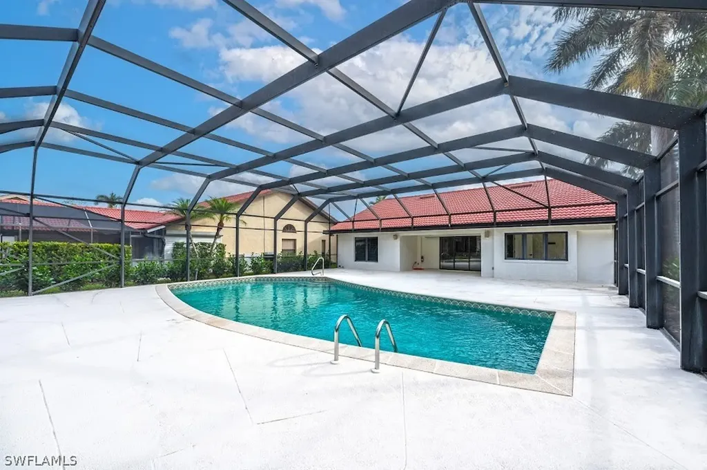 581 Country Walk Court Naples FL 34104