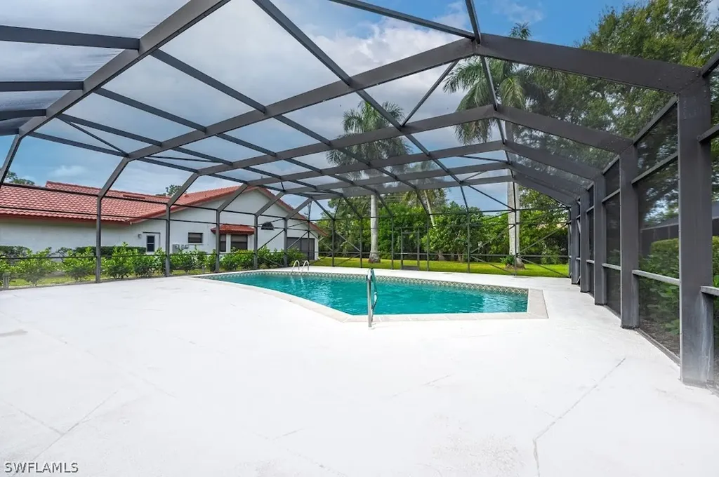 581 Country Walk Court Naples FL 34104
