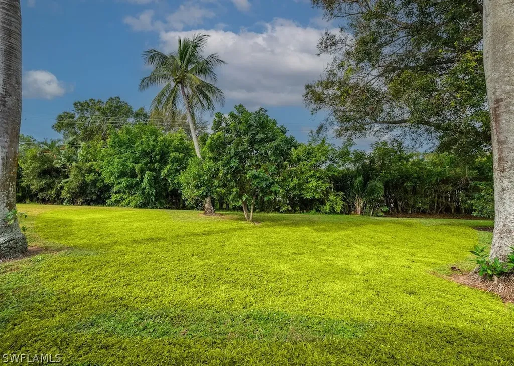 581 Country Walk Court Naples FL 34104
