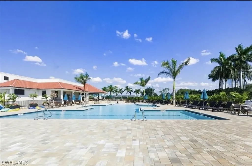 581 Country Walk Court Naples FL 34104