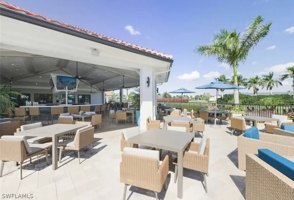 581 Country Walk Court Naples FL 34104