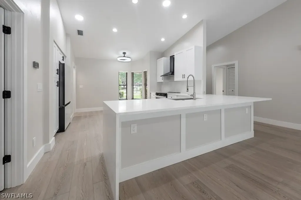 581 Country Walk Court Naples FL 34104