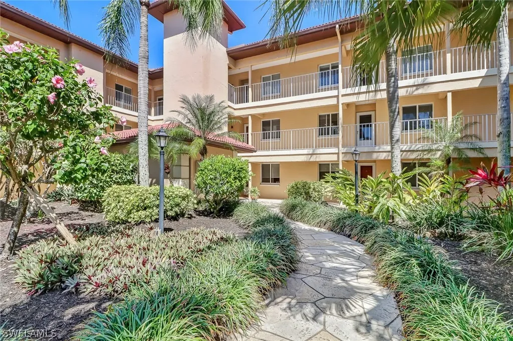 1025 Foxfire Lane Naples FL 34104