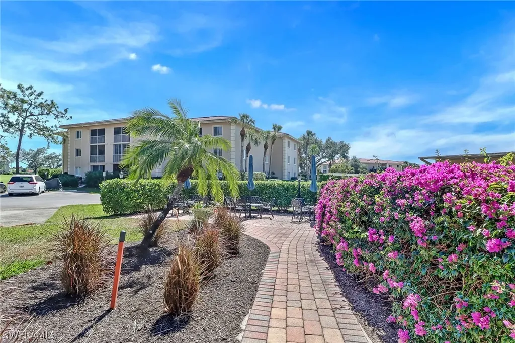 1025 Foxfire Lane Naples FL 34104