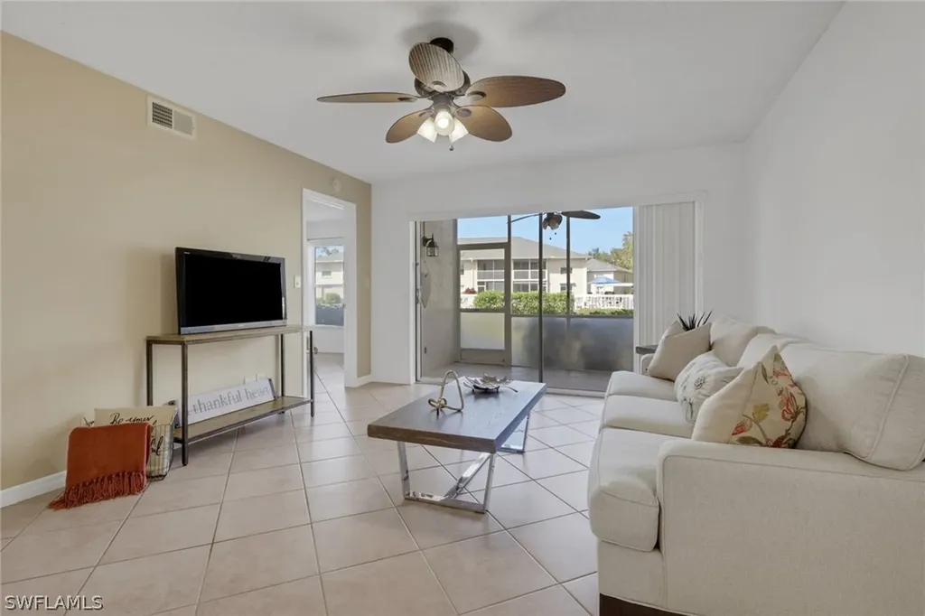 600 Squire Circle Naples FL 34104