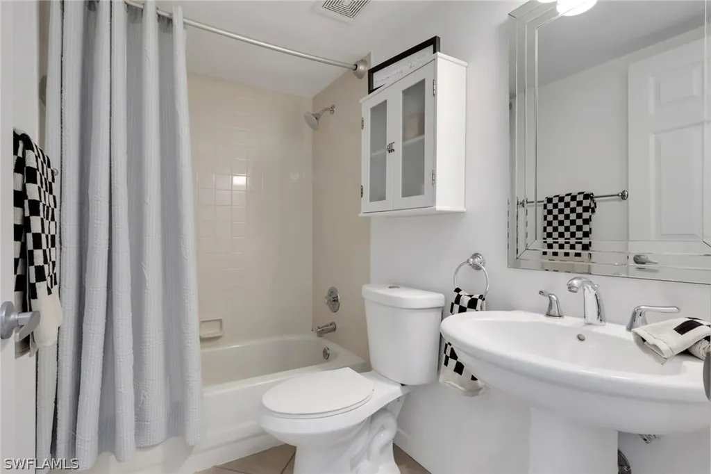 600 Squire Circle Naples FL 34104