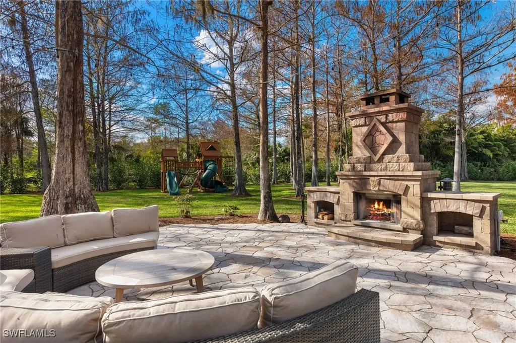 5271 Cherry Wood Drive Naples FL 34119
