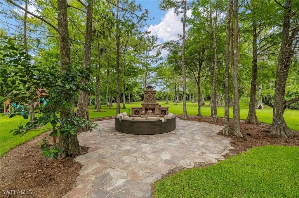 5271 Cherry Wood Drive Naples FL 34119
