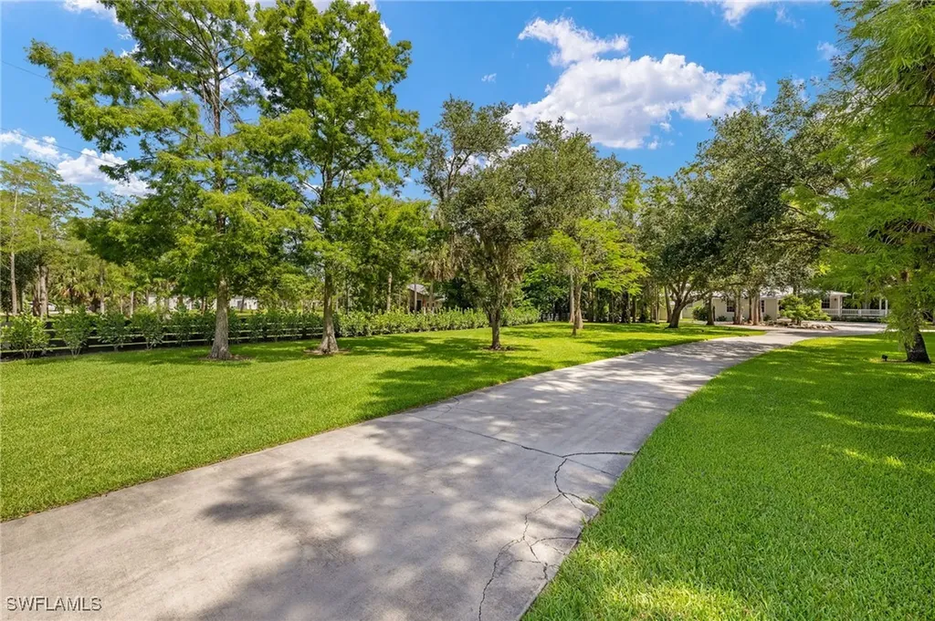 5271 Cherry Wood Drive Naples FL 34119