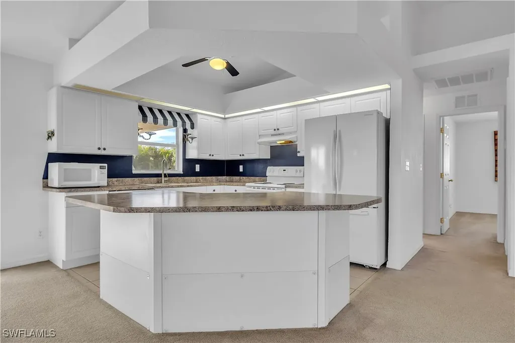 916 NE 4th Place Cape Coral FL 33909