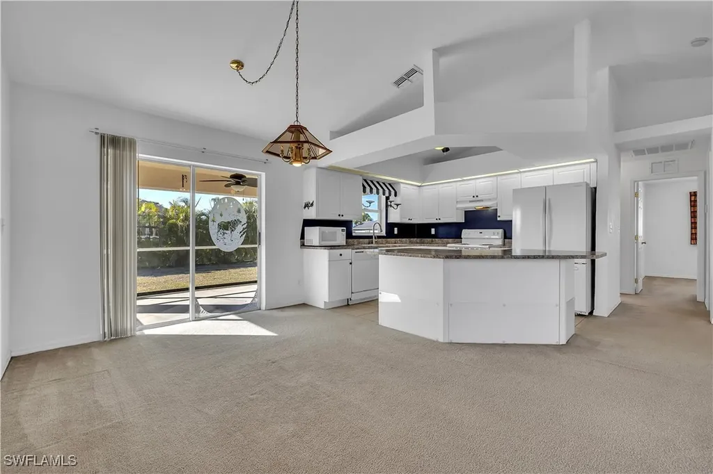 916 NE 4th Place Cape Coral FL 33909