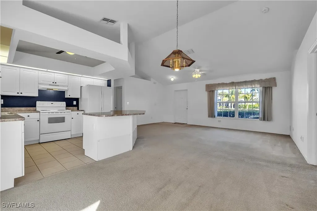 916 NE 4th Place Cape Coral FL 33909