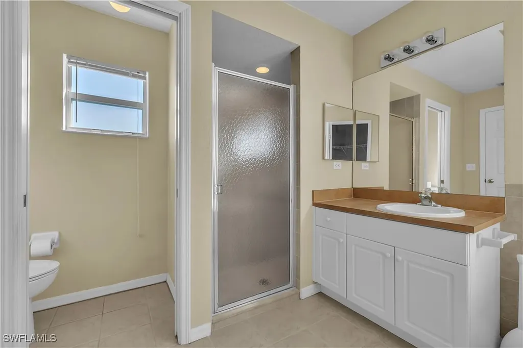 916 NE 4th Place Cape Coral FL 33909