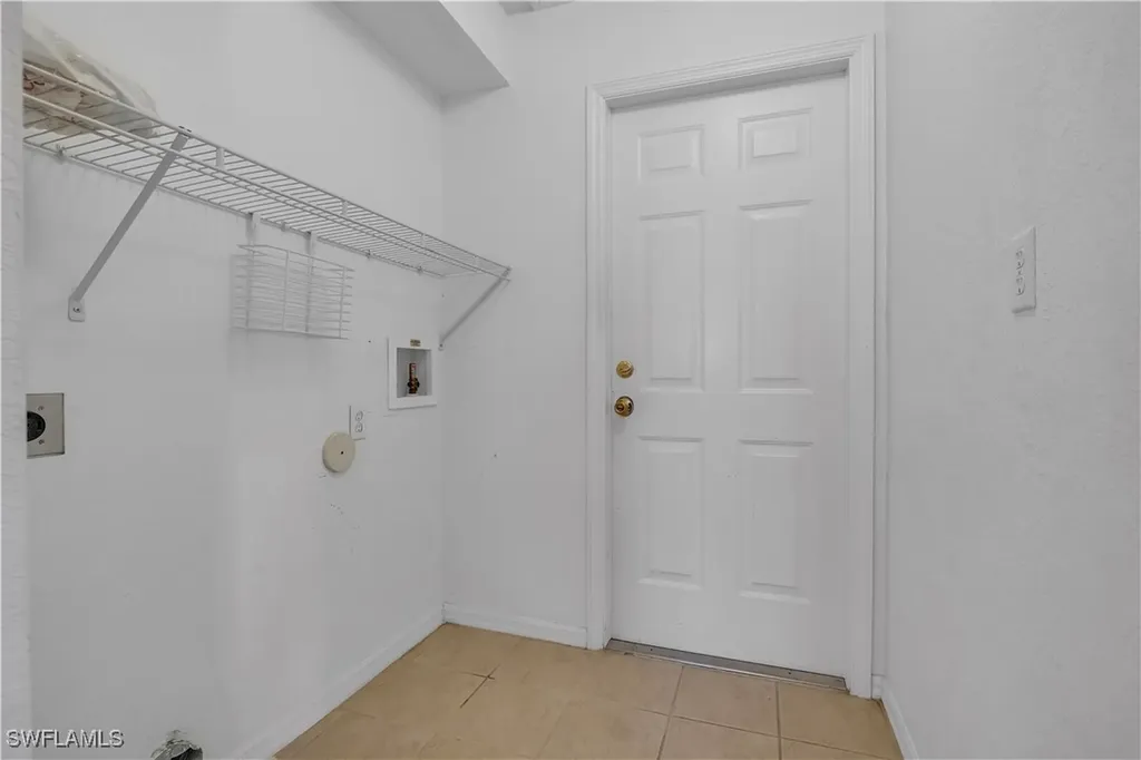 916 NE 4th Place Cape Coral FL 33909