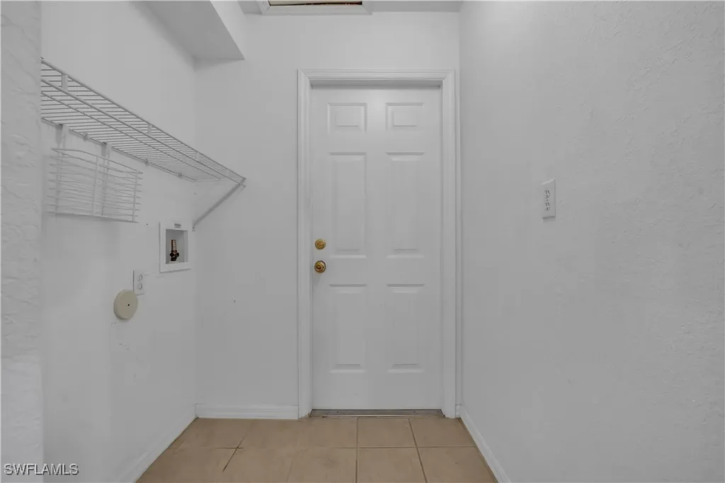 916 NE 4th Place Cape Coral FL 33909