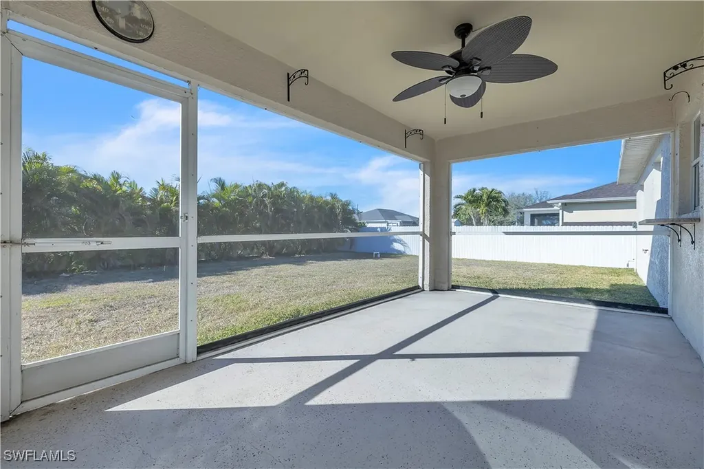 916 NE 4th Place Cape Coral FL 33909