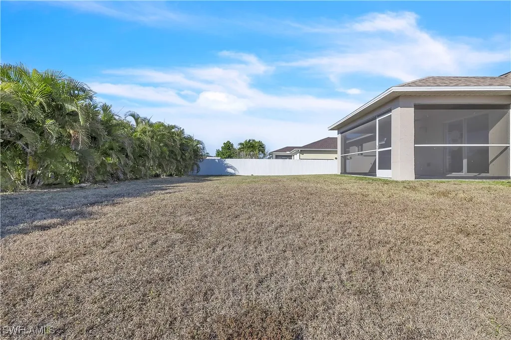 916 NE 4th Place Cape Coral FL 33909