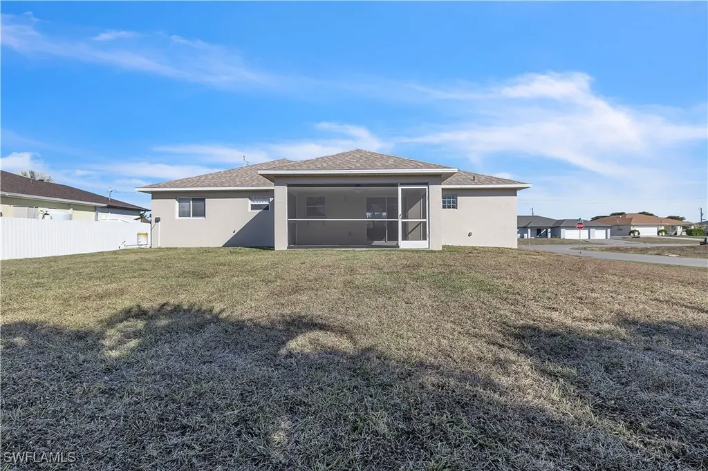 916 NE 4th Place Cape Coral FL 33909