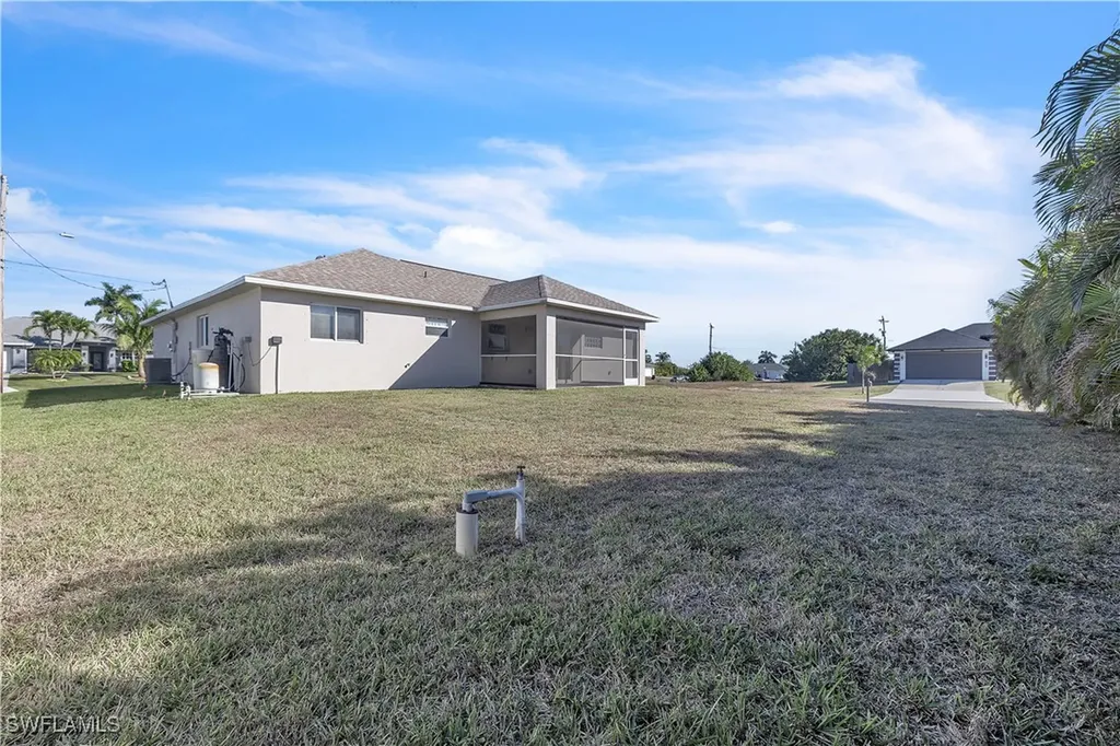 916 NE 4th Place Cape Coral FL 33909
