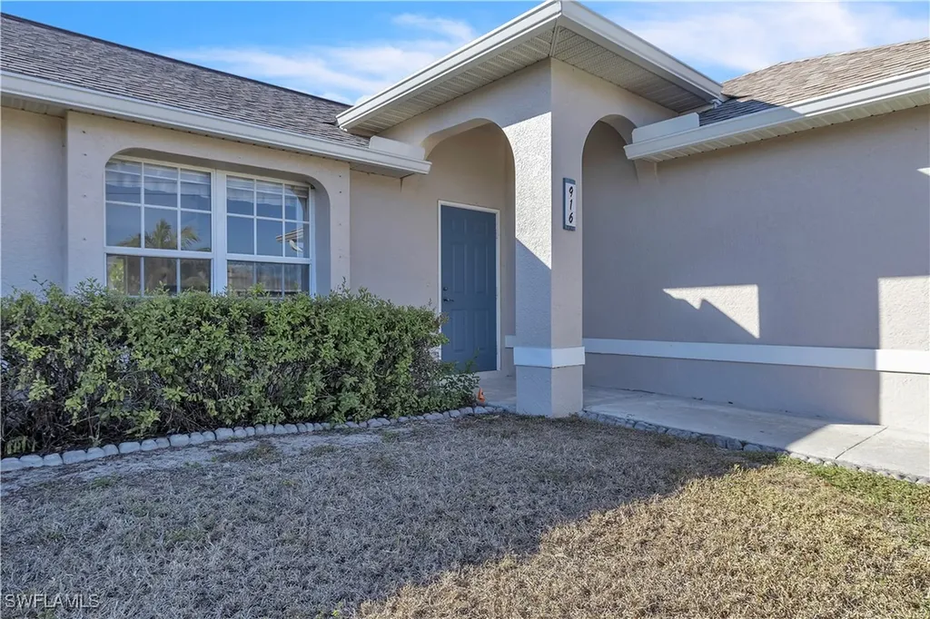 916 NE 4th Place Cape Coral FL 33909
