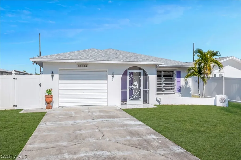 693 95th Avenue N Naples FL 34108