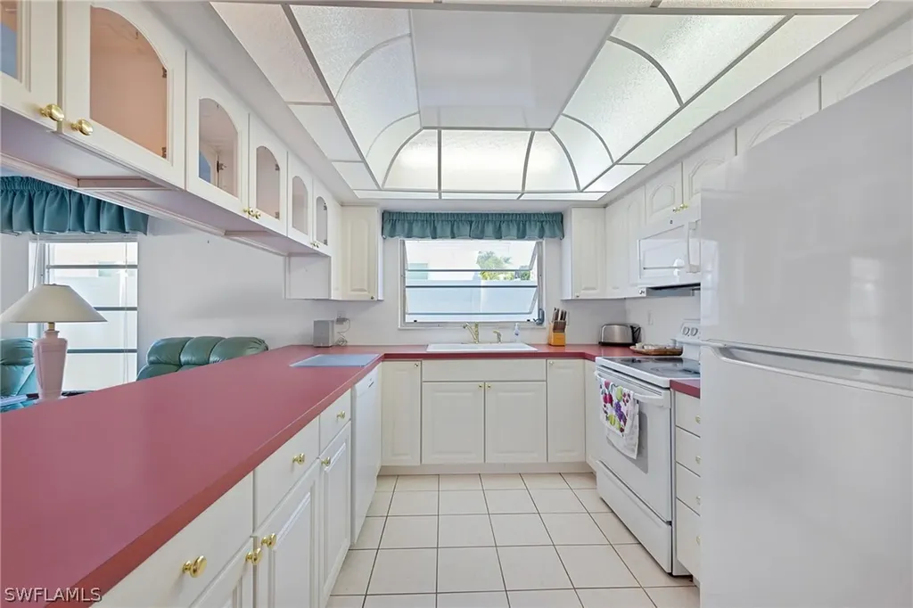 693 95th Avenue N Naples FL 34108