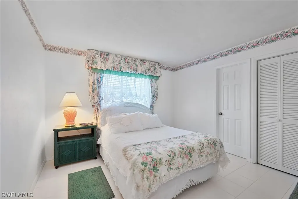 693 95th Avenue N Naples FL 34108