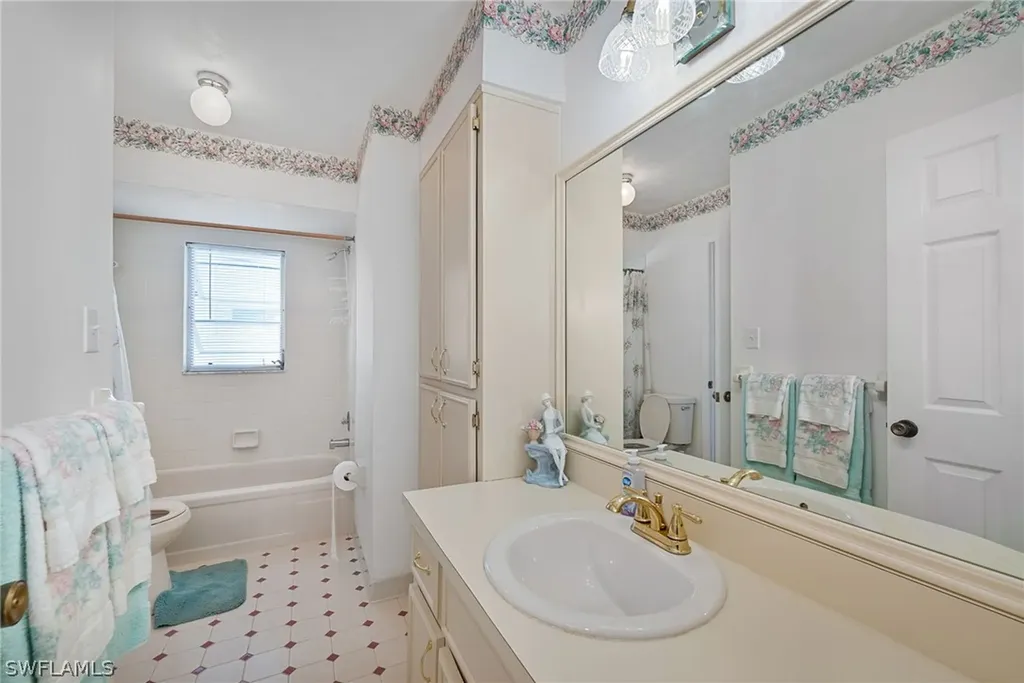 693 95th Avenue N Naples FL 34108