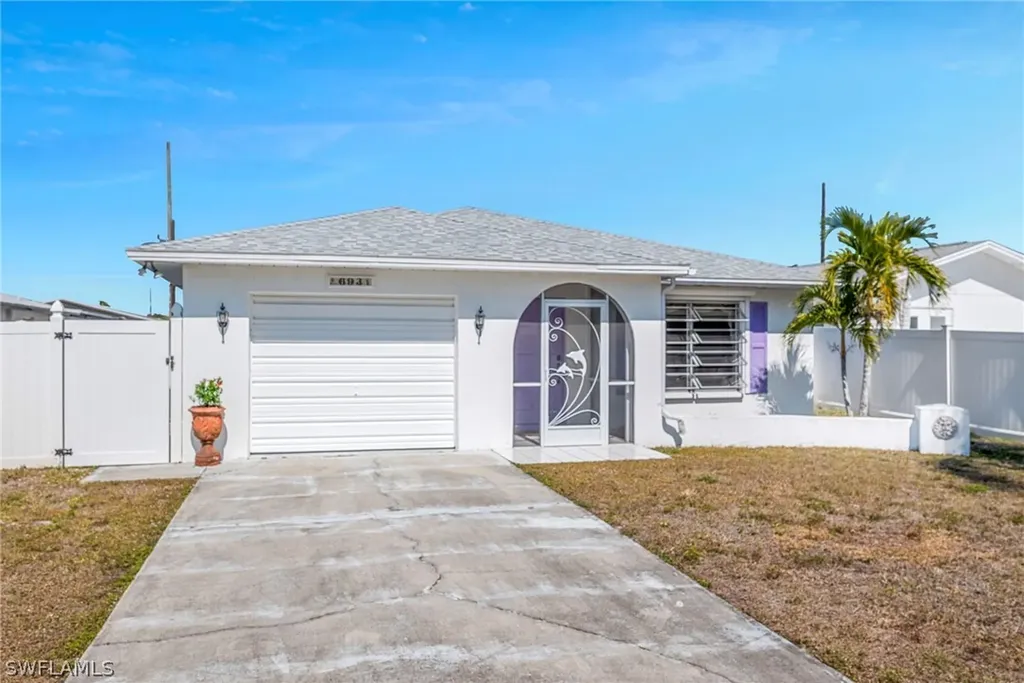 693 95th Avenue N Naples FL 34108