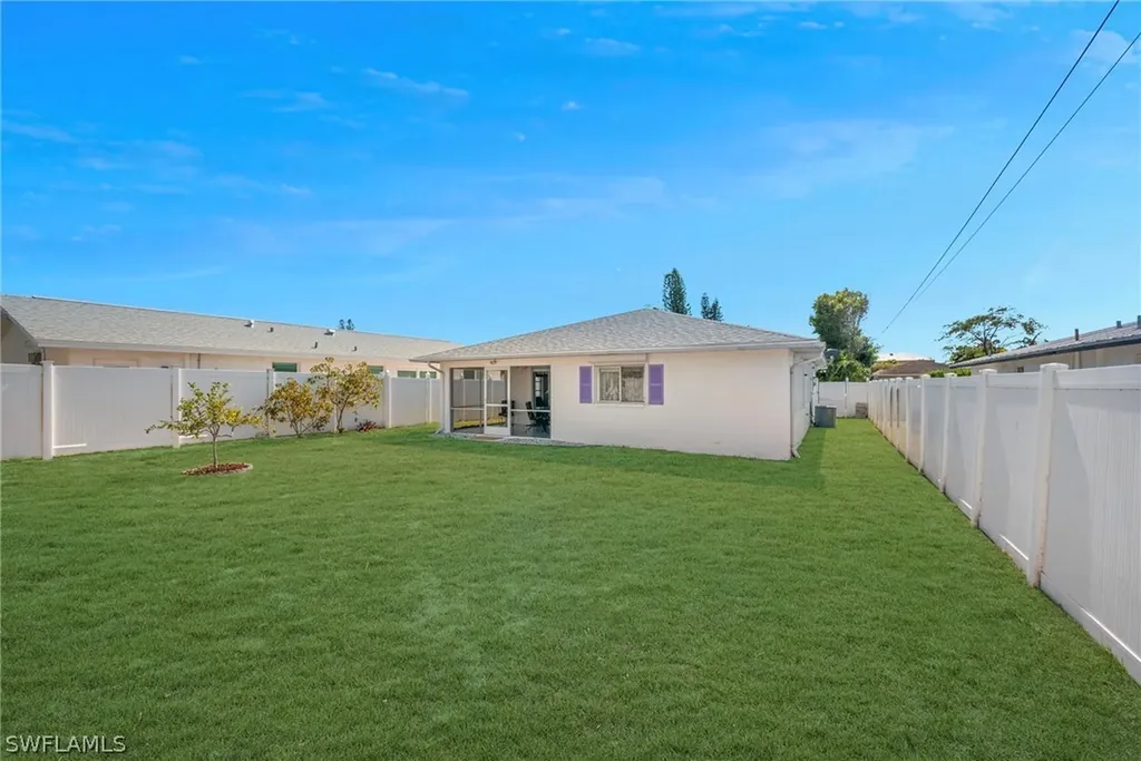 693 95th Avenue N Naples FL 34108