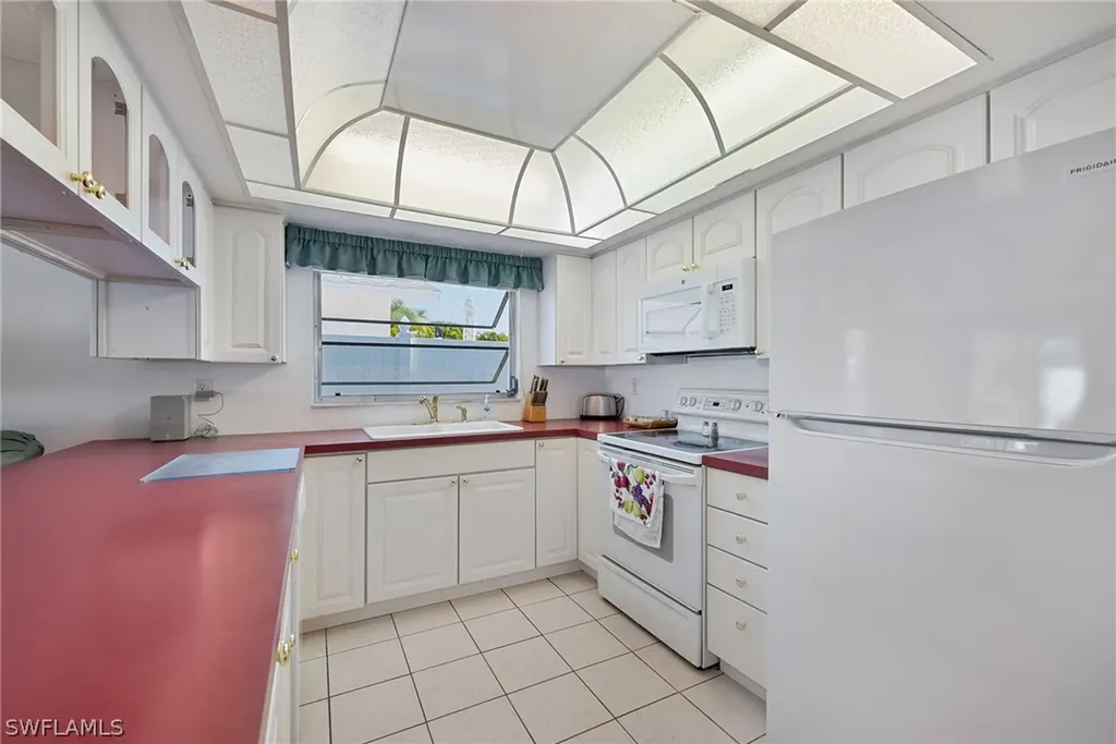 693 95th Avenue N Naples FL 34108