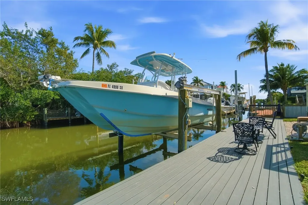 1286 Venetian Way Naples FL 34110